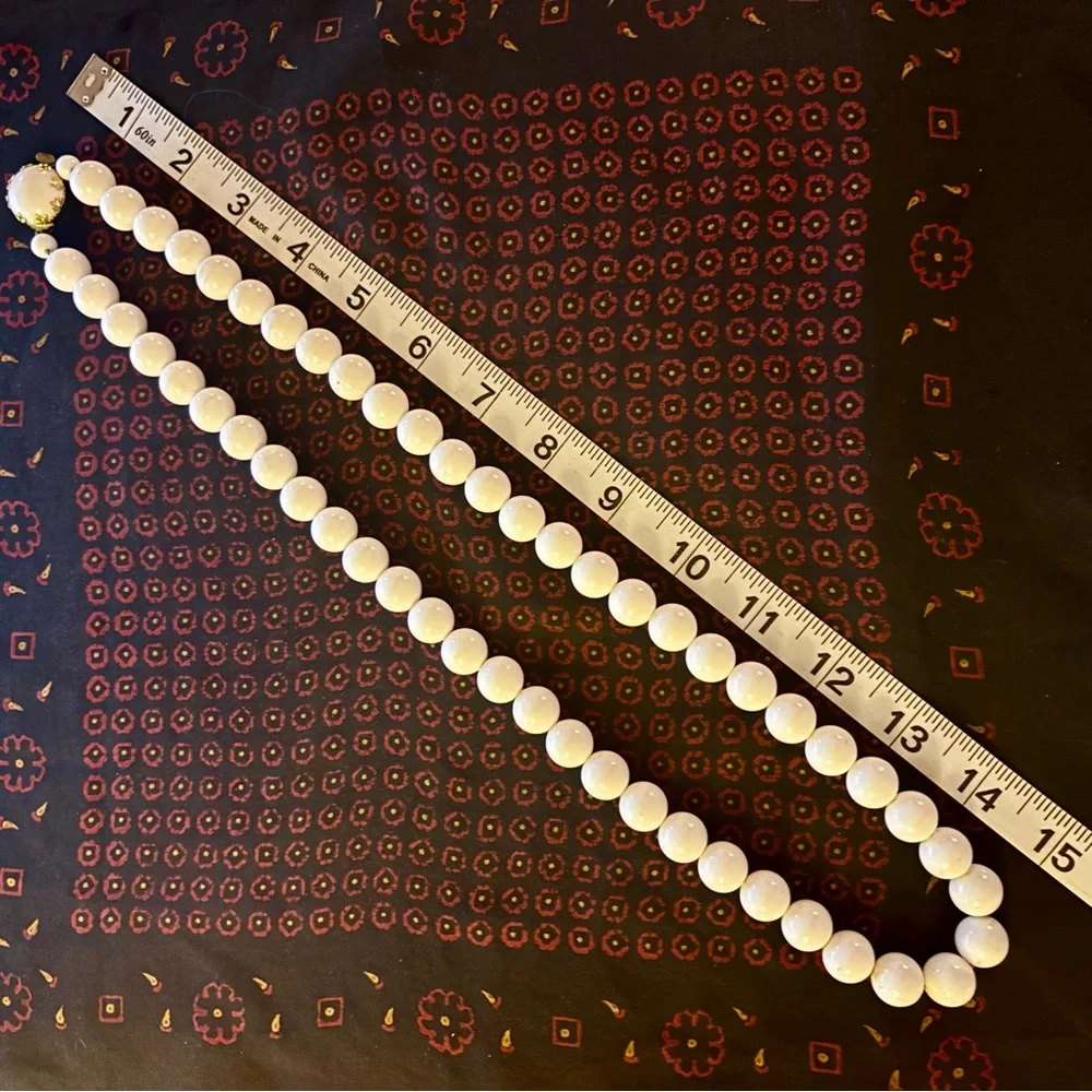 Vintage Austrian Made White Beaded Silk String Round Necklace - Picture 10 of 11